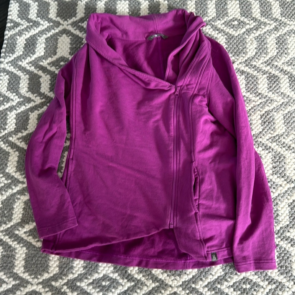 The North Face Women's Magenta Zip-Up Fleece Jacket